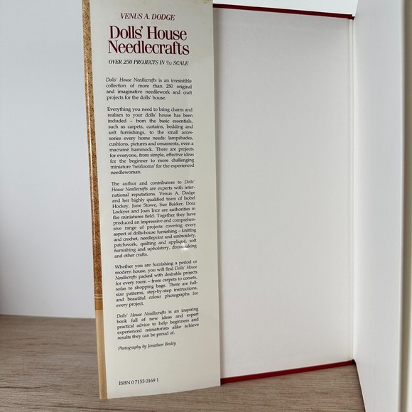 Dolls' House Needlecrafts Book Over 250 Projects in 1/12 Scale by Venus Dodge - Picture 4 of 10